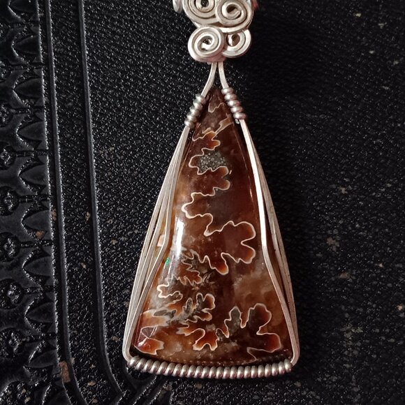 Dendritic Agate Pendant - Brown White Silver Wire Wrapped - Fairycore Jewelry - Picture 3 of 4